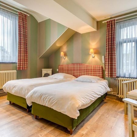 Hotel Le Cor De Chasse Saint-Hubert Exteriör bild