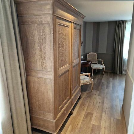 Hotel Le Cor De Chasse Saint-Hubert Exteriör bild