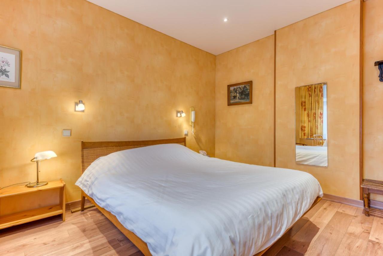 Hotel Le Cor De Chasse Saint-Hubert Exteriör bild