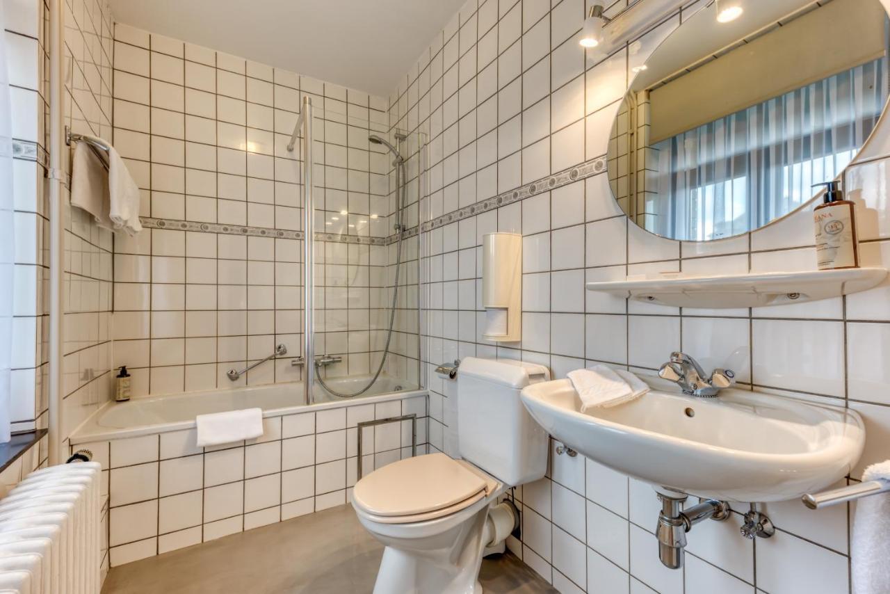 Hotel Le Cor De Chasse Saint-Hubert Exteriör bild