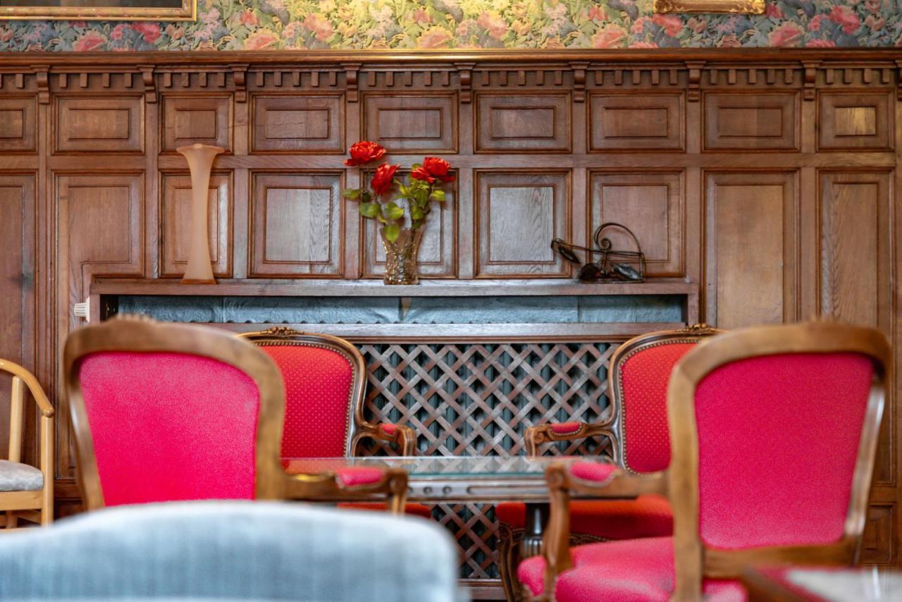 Hotel Le Cor De Chasse Saint-Hubert Exteriör bild