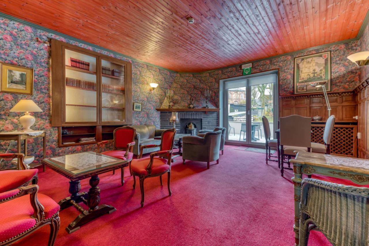 Hotel Le Cor De Chasse Saint-Hubert Exteriör bild