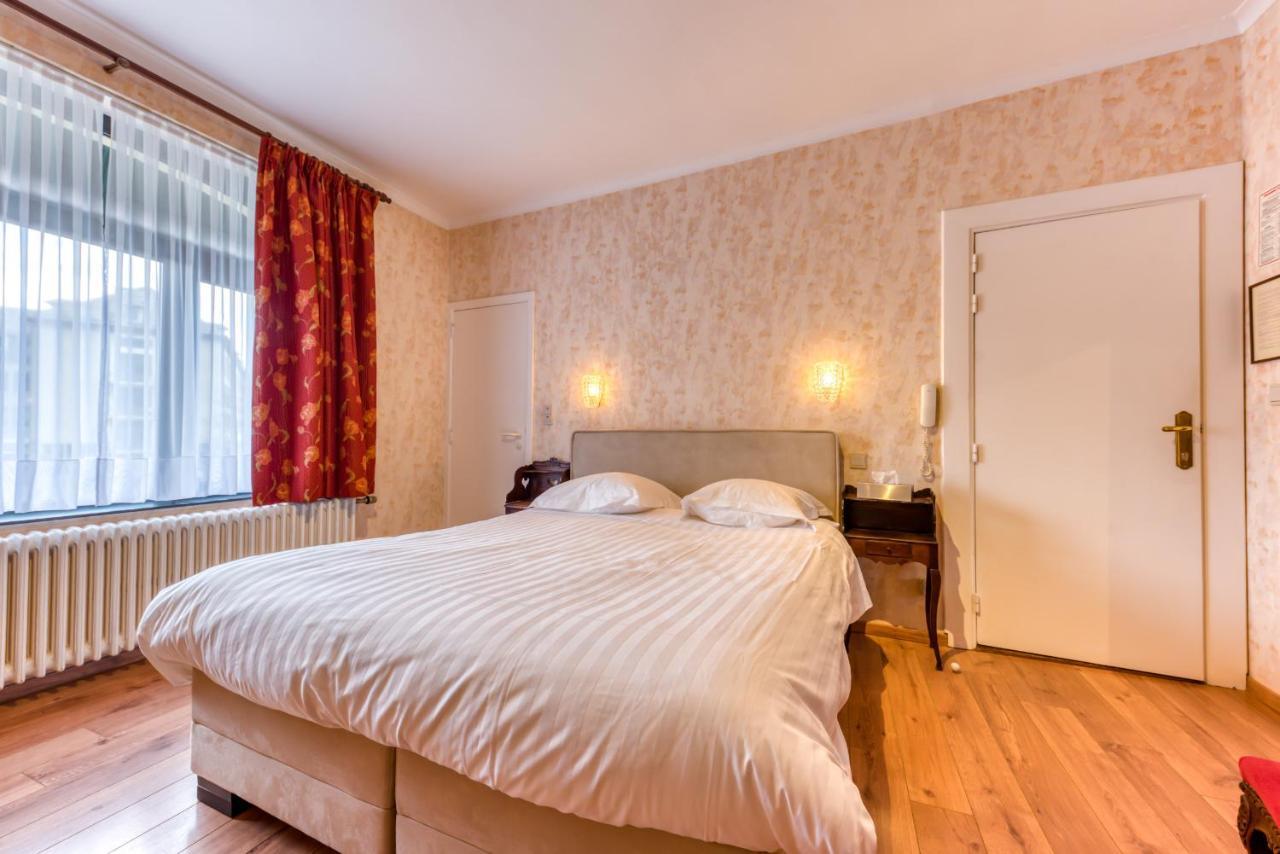 Hotel Le Cor De Chasse Saint-Hubert Exteriör bild