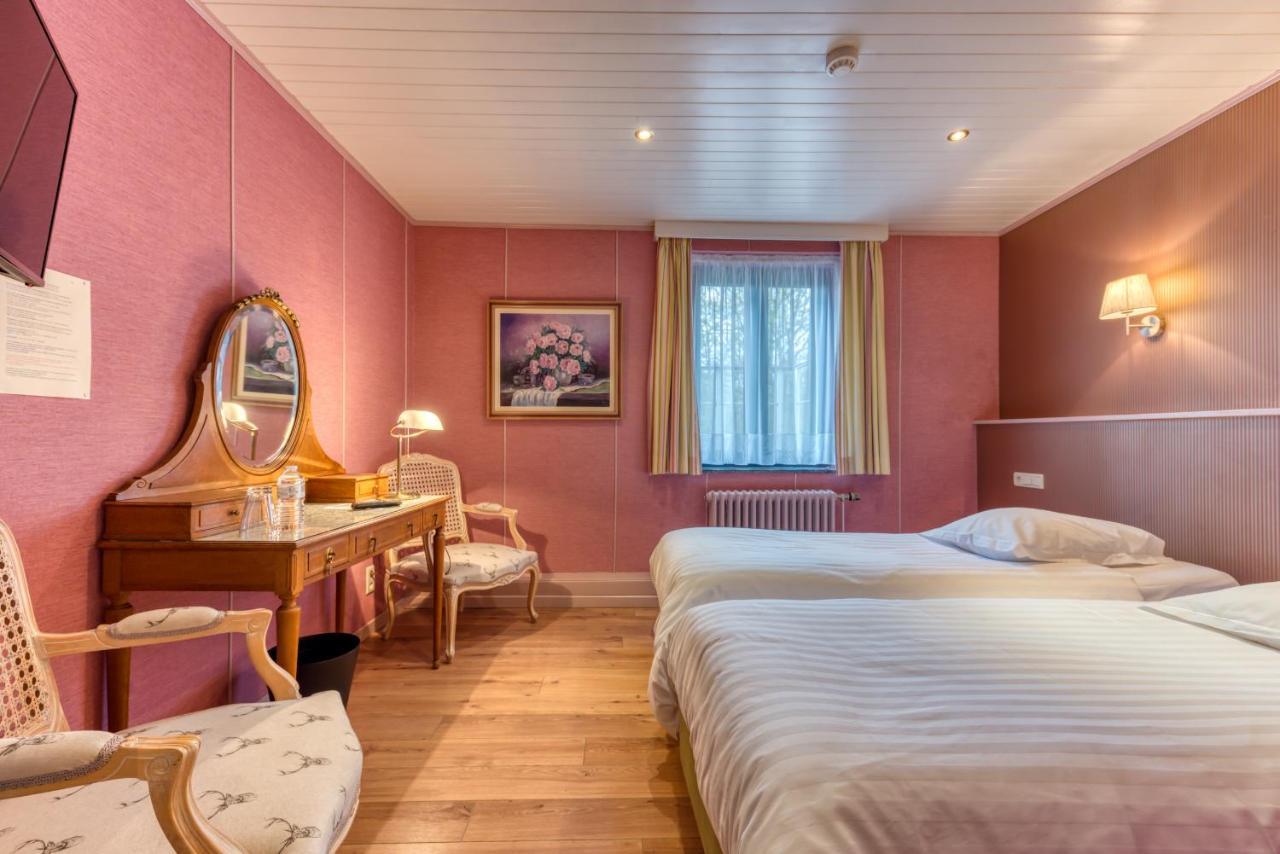 Hotel Le Cor De Chasse Saint-Hubert Exteriör bild