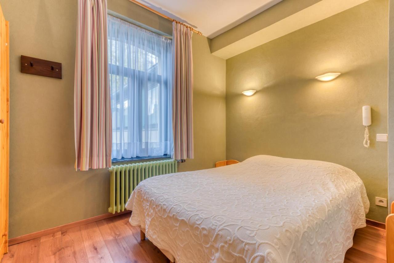 Hotel Le Cor De Chasse Saint-Hubert Exteriör bild