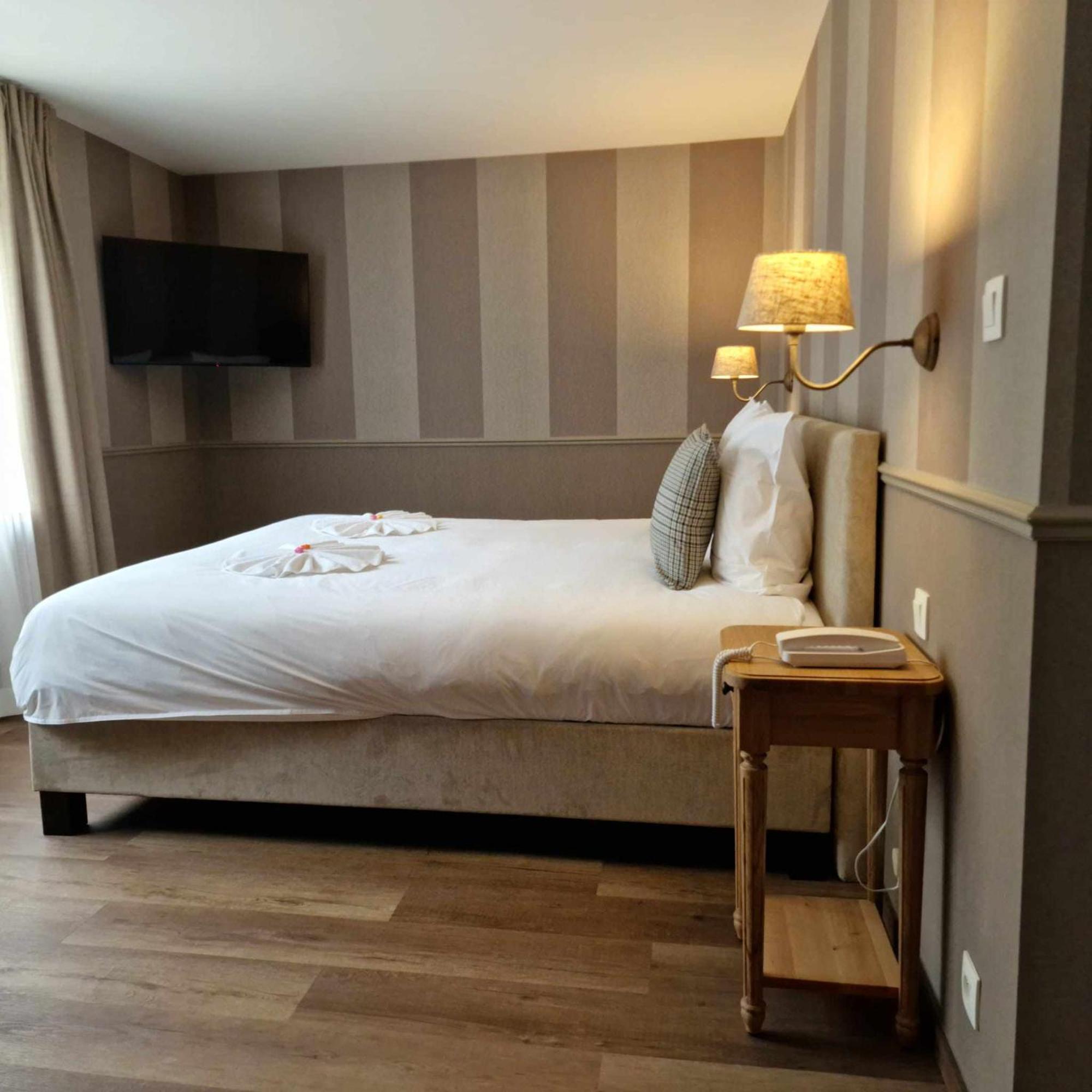 Hotel Le Cor De Chasse Saint-Hubert Exteriör bild